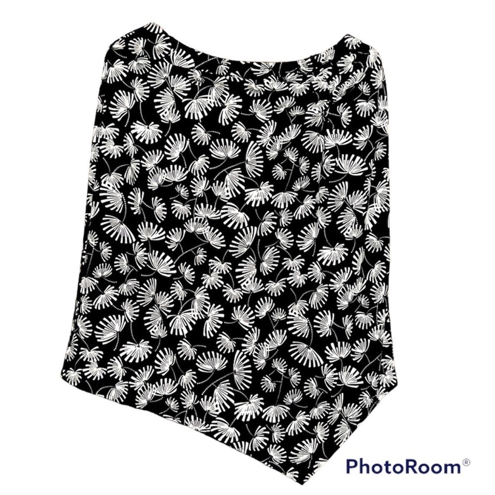 Apostrophe Stretch Size Small Black, And White Skirt